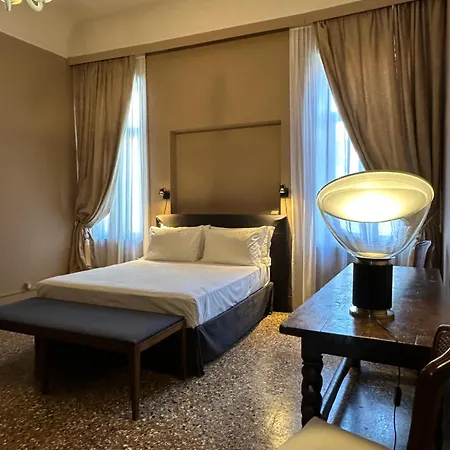 Palazzo Del Quattrocento ゲストハウス *